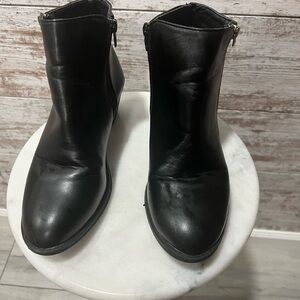 Short black boots in like new condition